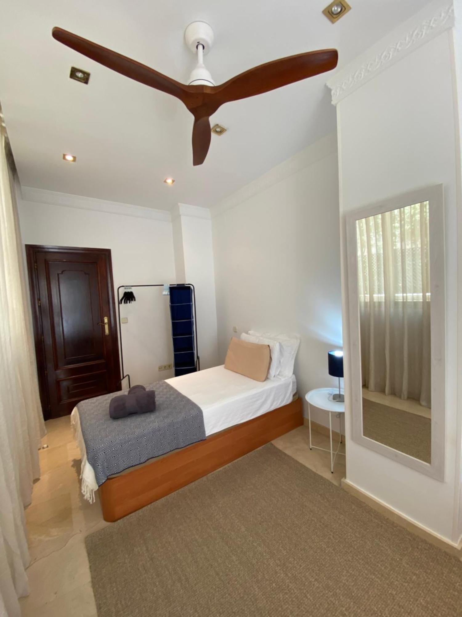 Marbella Beachfront Edificio Mayoral Primera Linea De Playa Y Centro Ciudad Con Barco Opcional Ngoại thất bức ảnh